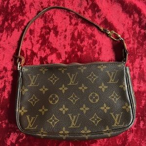 This is an authentic LOUIS VUITTON
Monogram Pochette Accessories.